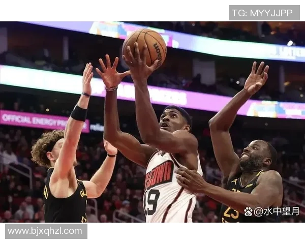 火箭队与马刺队季前赛精彩对决结果揭晓引发球迷热议